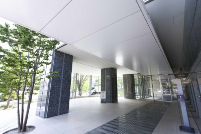 高層マンションのエントランス